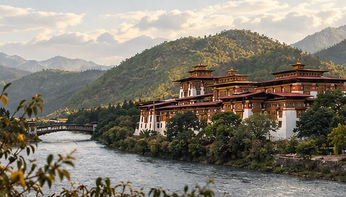 Punakha Dzong beside the river